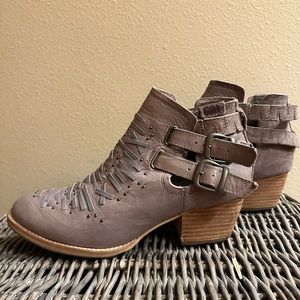 CAT | Women’s Boots | size 8.5 / 39.5 l NWOT purple ankle